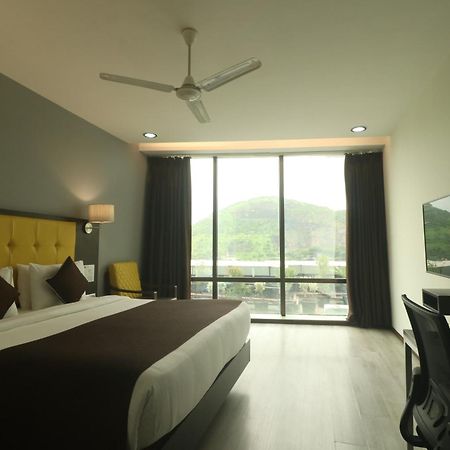 Hotel Mumbai House Airoli, 나비뭄바이 외부 사진