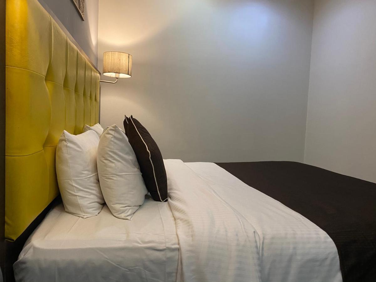 Hotel Mumbai House Airoli, 나비뭄바이 외부 사진