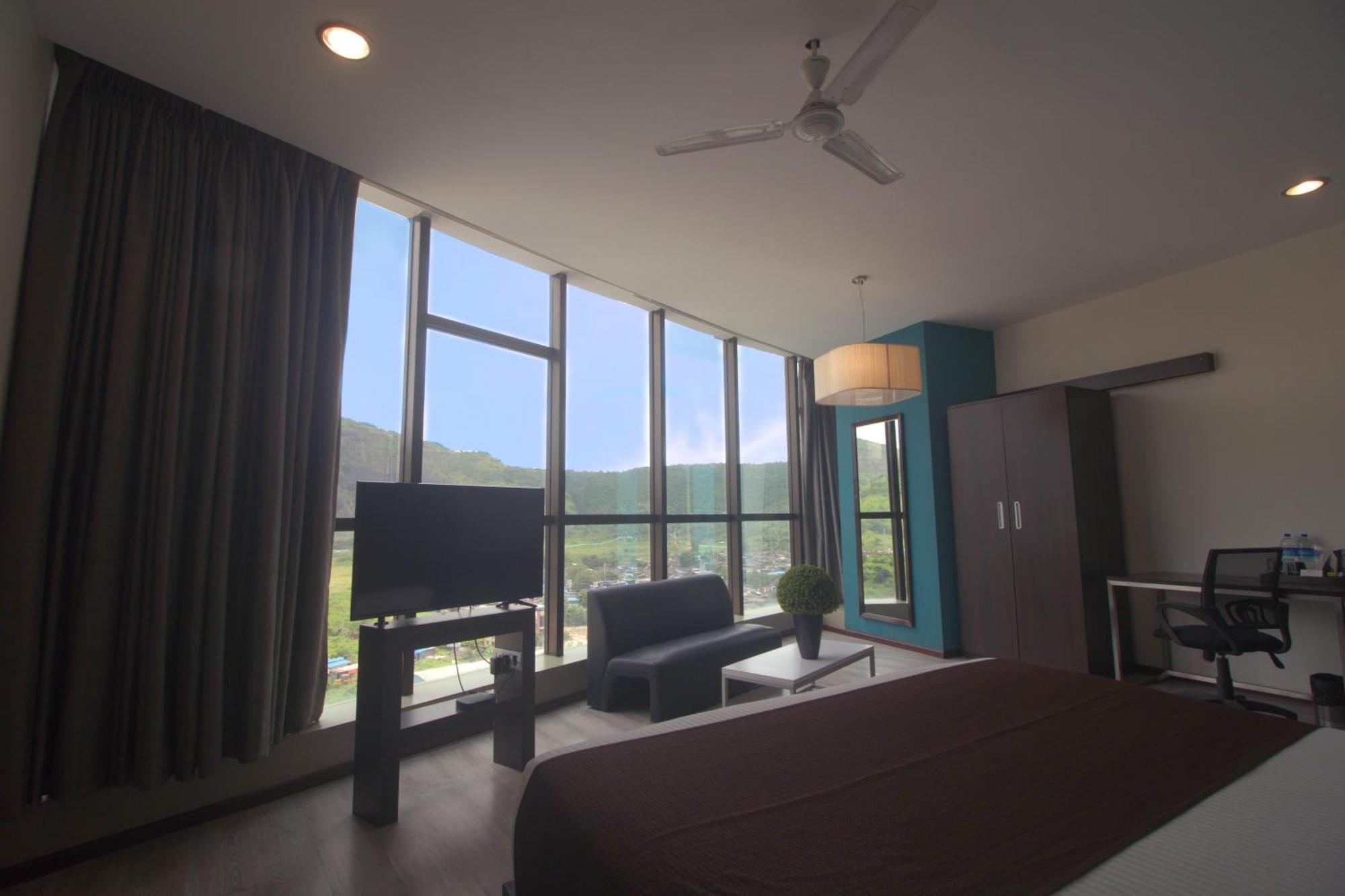 Hotel Mumbai House Airoli, 나비뭄바이 외부 사진