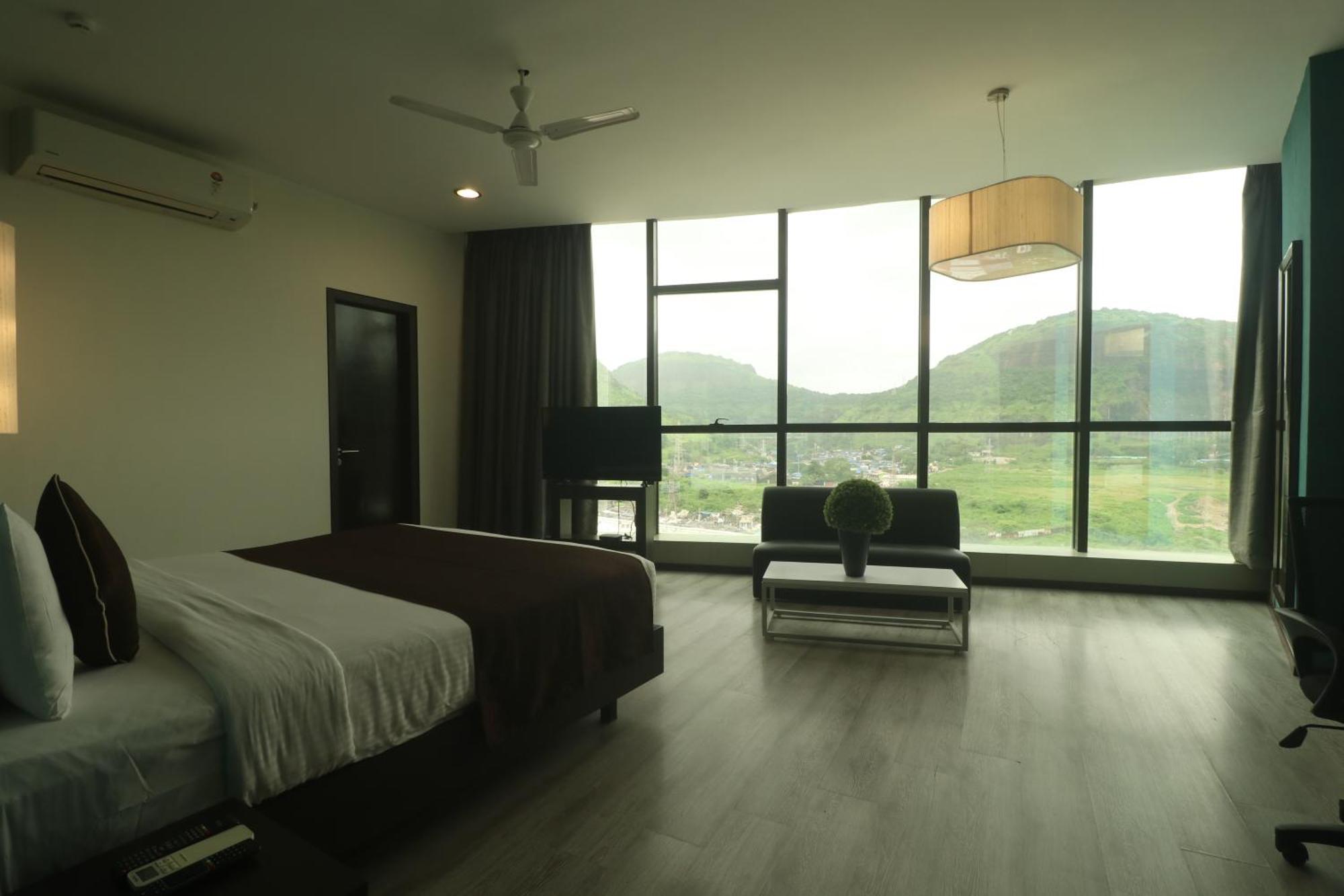 Hotel Mumbai House Airoli, 나비뭄바이 외부 사진